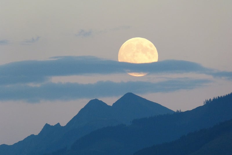 Moon Decor